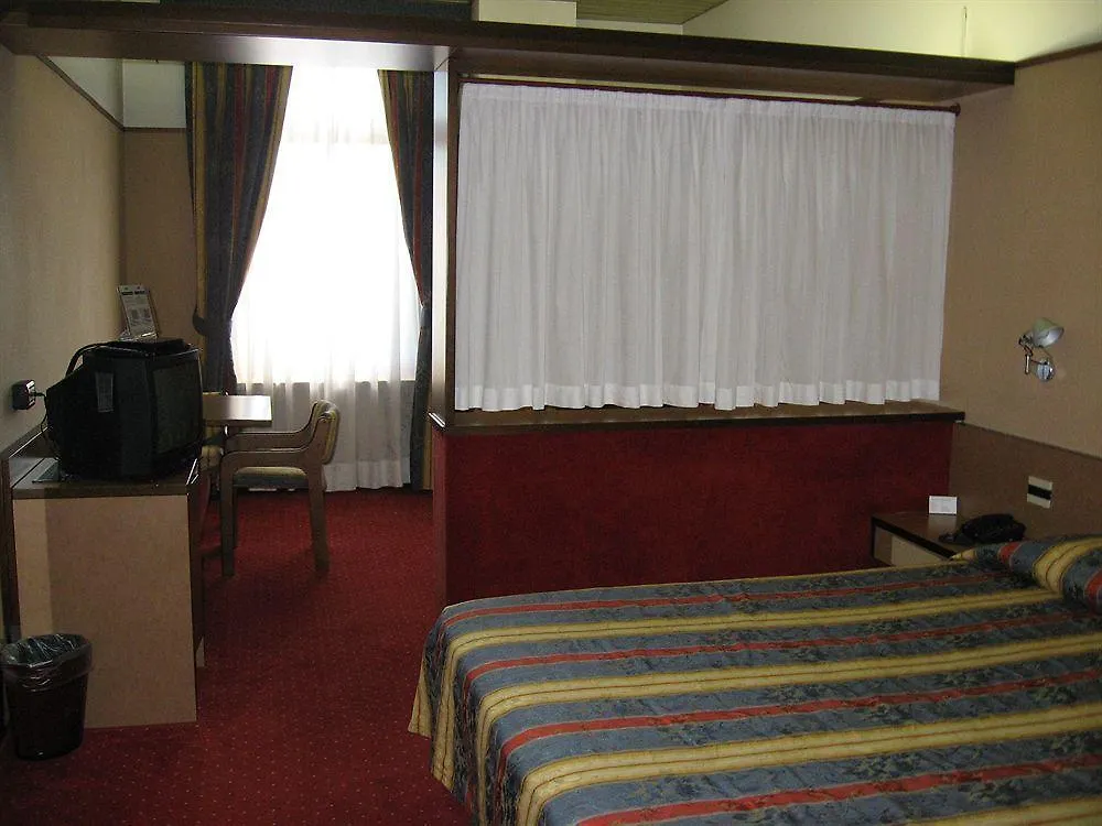 Hotel Plaza San Martino Siccomario 4*,  Italië
